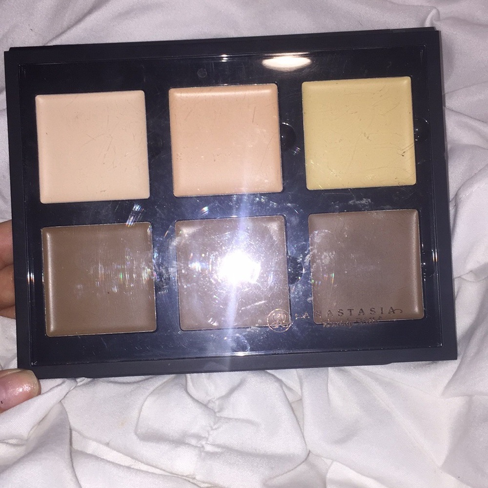 Anastasia Beverly Hills cream contour palette